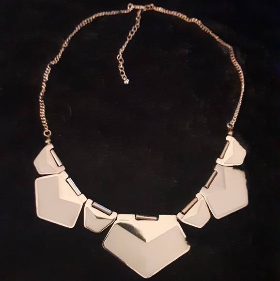 Vintage Necklace  Gold tone and White Enamel Triangles length 18 Inches - Picture 1 of 4